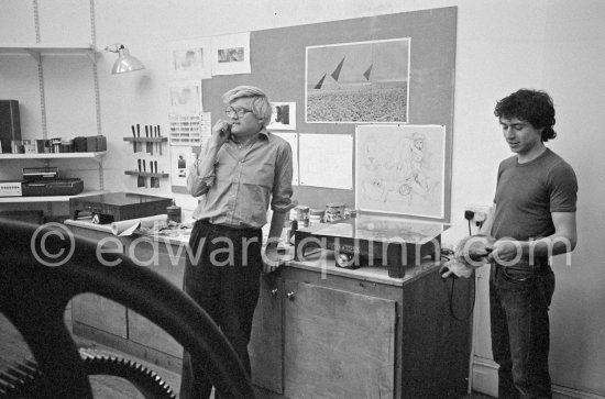 David Hockney at his printer in London 1977. - Photo by Edward Quinn