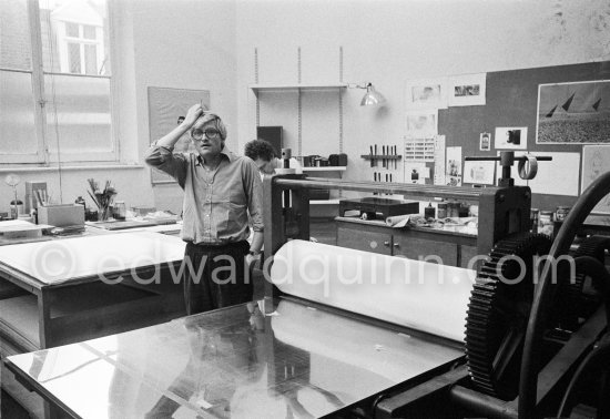 David Hockney at the printer in London 1977. - Photo by Edward Quinn
