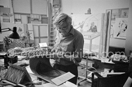 David Hockney viewing the book "Max Ernst" by Edward Quinn. London 1977. - Photo by Edward Quinn