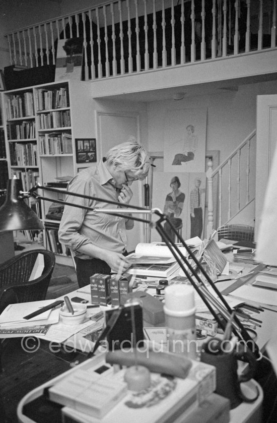 David Hockney viewing the book "Max Ernst" by Edward Quinn. London 1977. - Photo by Edward Quinn