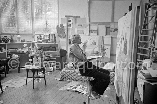 David Hockney working on "Self portrait with blue guitar". London 1977. - Photo by Edward Quinn