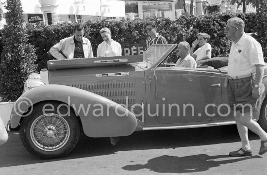 William Holden, Deborah Kerr, her husband Tony Bartley and Holden\'s son admire the vintage car of Sir Duncan Orr Lewis. Cannes 1957. Car: Bugatti type 57C Aravis Gangloff chassis number 57736. - Photo by Edward Quinn