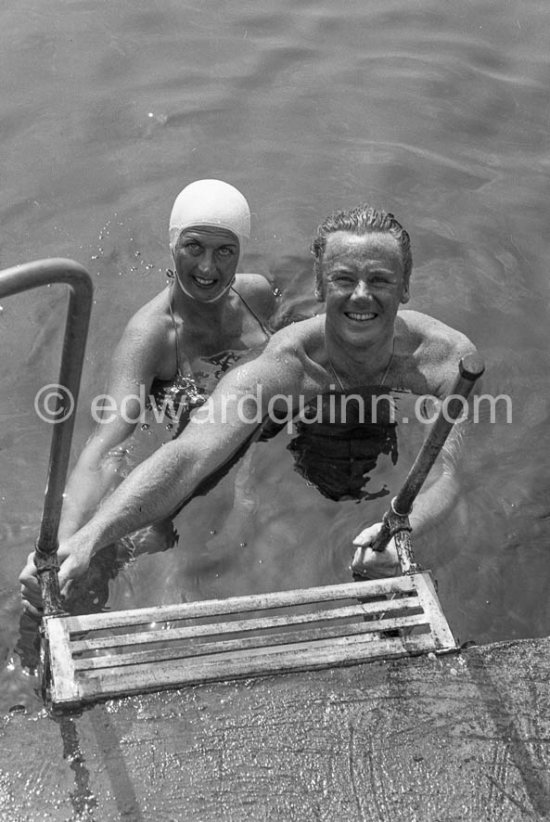 Van Johnsonand his wife Evie. Eden Roc, Cap d'Antibes 1954 - Photo by Edward Quinn