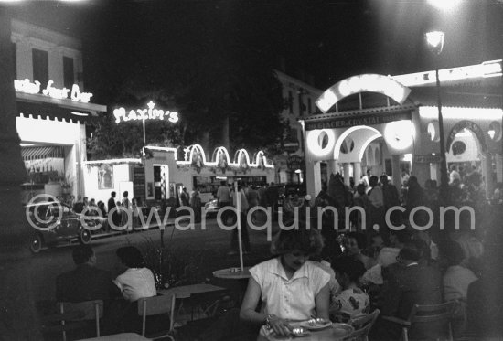 Maxim\'s at Juan-les-Pins 1950. - Photo by Edward Quinn