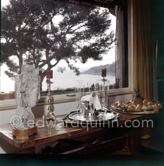 At Villa Canzone della mare of Curd Jürgens. Saint-Jean-Cap-Ferrat 1955. - Photo by Edward Quinn