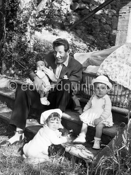 Danny Kaye. Visit of the home for anbandoned childre. Cannes 1956. - Photo by Edward Quinn
