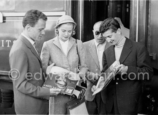 Grace Kelly arriving at Cannes station 1955. - Photo by Edward Quinn