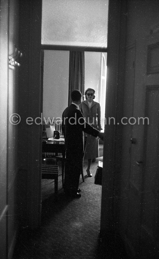 Grace Kelly arriving at her room at the Carlton Hotel 1955. On the table the original Kelly Bag and her Rolleiflex camera. - Photo by Edward Quinn