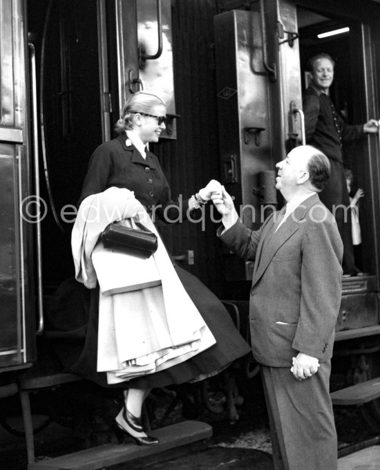 Grace Kelly arriving at the Cannes Railway Station, met by Alfred Hitchcock. It was the third time she was in Europe. In 1947 she came with the family, in 1949 on assignement, she was then a fashion model. Cannes 1954. - Photo by Edward Quinn