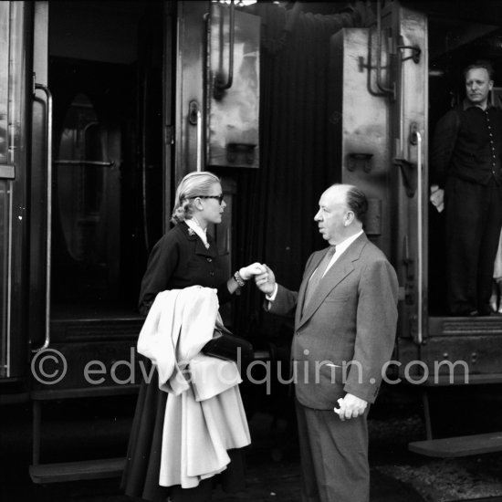 Grace Kelly arriving at the Cannes Railway Station, met by Alfred Hitchcock. It was the third time she was in Europe. In 1947 she came with the family, in 1949 on assignement, she was then a fashion model. Cannes 1954. - Photo by Edward Quinn