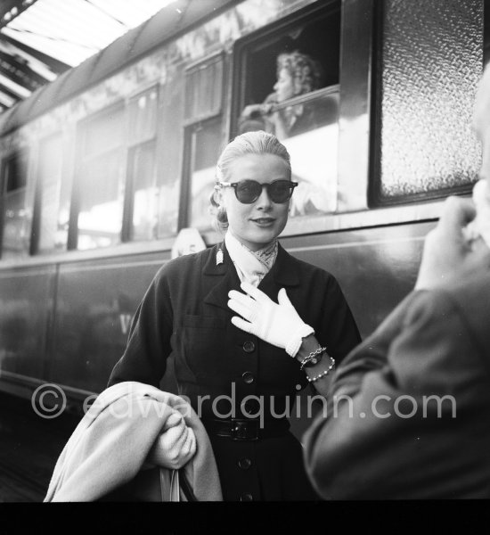 Grace Kelly arriving at the Cannes Railway Station, met by Alfred Hitchcock. It was the third time she was in Europe. In 1947 she came with the family, in 1949 on assignement, she was then a fashion model. Cannes 1954. - Photo by Edward Quinn