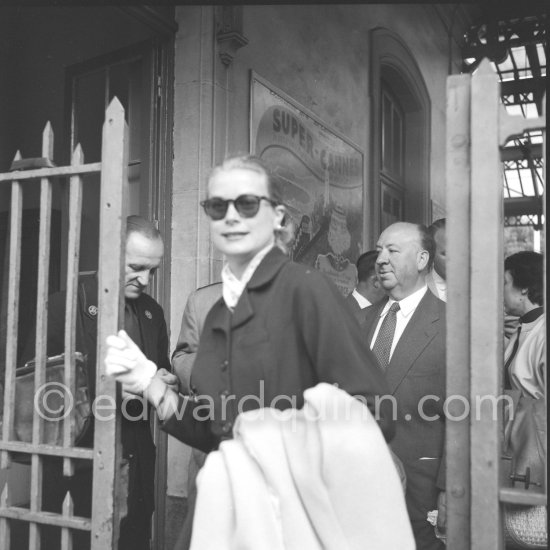 Grace Kelly arriving at the Cannes Railway Station, met by Alfred Hitchcock. It was the third time she was in Europe. In 1947 she came with the family, in 1949 on assignement, she was then a fashion model. Cannes 1954. - Photo by Edward Quinn