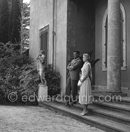 A love affair: Grace Kelly and Cary Grant during filming of "To Catch a Thief". Cannes 1954. - Photo by Edward Quinn