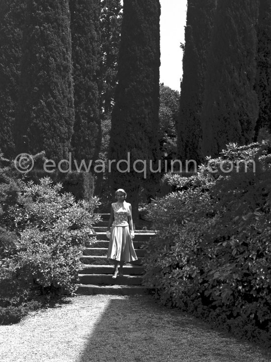 Grace Kelly during filming of "To Catch a Thief". Cannes 1954. - Photo by Edward Quinn