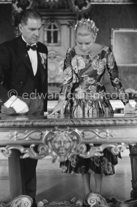 Grace Kelly (later to become Princess Grace) at the Royal Palace just before she met Prince Rainier for the first time. One of Prince Rainier’s personal servants, Michel Demorizi, guided her around some of the great number of rooms of the Royal Palace. Monaco 1955. - Photo by Edward Quinn