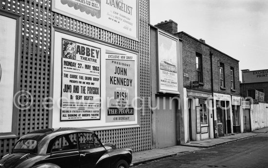 Advertising for an article in The People on Sunday about John F. Kennedy. Mark Street. Dublin 1963. - Photo by Edward Quinn