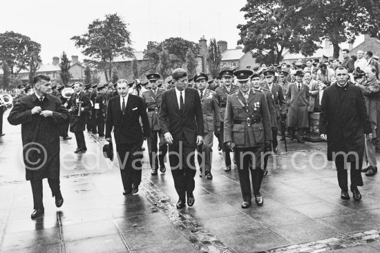 President Kennedy and Taoiseach (Prime Minister of Ireland) Seán Lemass. Visit of President Kennedy to Ireland. Garden party at Aras an Uchtarain, the official residence and principal workplace of the President of Ireland. It is located off Chesterfield Avenue in the Phoenix Park. Dublin 27.6.1963. - Photo by Edward Quinn
