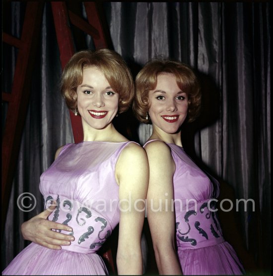 The Kessler twins ("Die Kessler Zwillinge") Alice and Ellen Kessler in Cannes. They took part in the Grand Prix Eurovision de la chanson 1959. Cannes 1959. - Photo by Edward Quinn