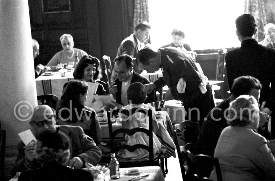 Rita Hayworth and Prince Aly Khan with Rebecca Welles (daughter of Rita Hayworth and Orson Welles) and Princess Yasmina (daughter of Aly and Rita Hayworth). having lunch at the Hotel Negresco in Nice in 1955. - Photo by Edward Quinn