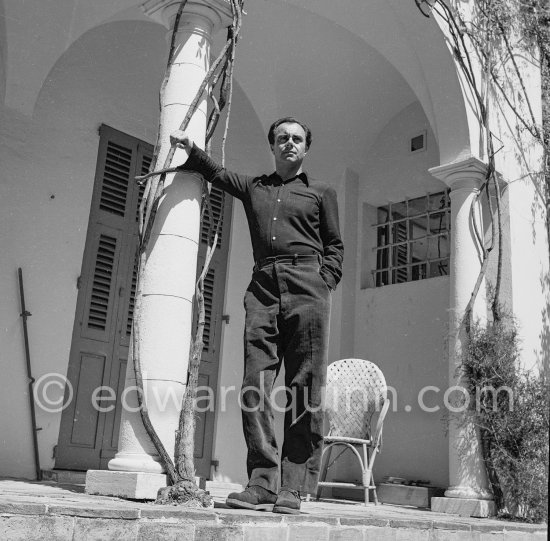 Prince Aly Khan at his Château de l’Horizon. Golfe-Juan 1952. - Photo by Edward Quinn