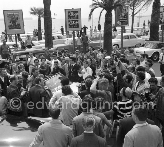 Luchino Visconti and Burt Lancaster surrounded by photographers. Cannes 1963. - Photo by Edward Quinn