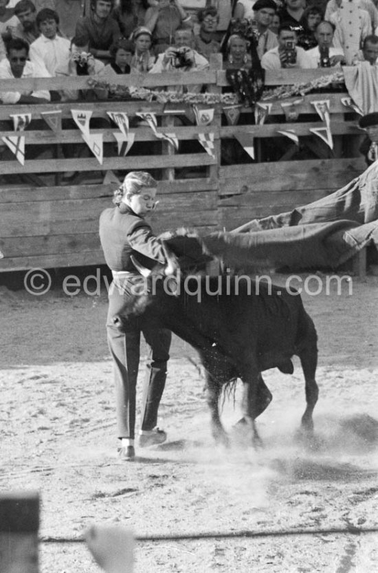Local Corrida in honor of Picasso. French lady bullfighter Pierrette Le Bourdiec, "La Princesa de París". Vallauris 1954 - Photo by Edward Quinn