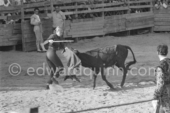 Local Corrida in honor of Picasso. French lady bullfighter Pierrette Le Bourdiec, "La Princesa de París". Vallauris 1955 - Photo by Edward Quinn