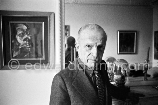 Michel Leiris, French writer, husband of Louise Leiris (Galerie Louise Leiris). On the wall Francis Bacon, "Portrait of Isabel Rawsthorne", 1966. Paris 1983. - Photo by Edward Quinn