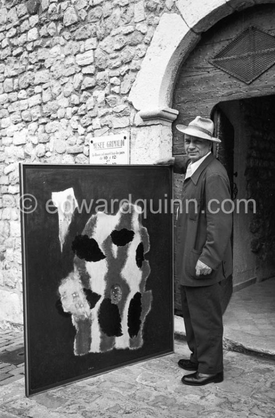 Jan Lewitt. Exhibition Musée Grimaldi, Antibes 1965. - Photo by Edward Quinn