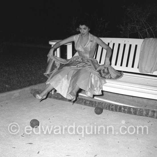 During the Cannes Film Festival in 1954, Silvana Mangano invited her friend Gina Lollobrigida to her house La Casa del Mare. Silvana incited Gina to play the popular game of Pétanque. However Gina soon found out that her Sunday frock might not be ideal for that game. Roquebrune-Cap-Martin 1954. - Photo by Edward Quinn