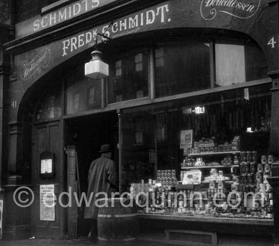 Schmidt’s restaurant/delicatessen, 41 Charlotte Street. London, 1950 - Photo by Edward Quinn