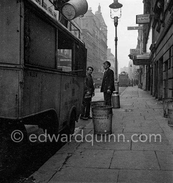 London 1950. - Photo by Edward Quinn