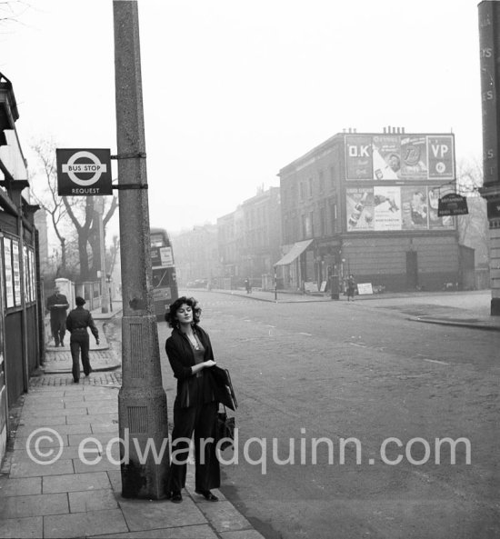 Art student. London 1950 - Photo by Edward Quinn