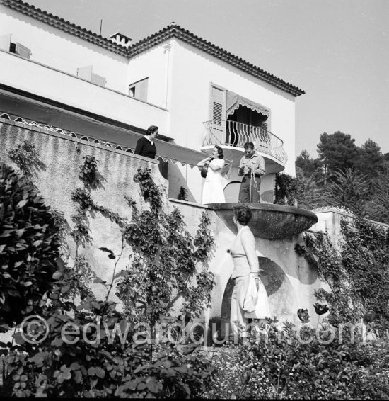 Sophia Loren, the Begum and Jean-Pierre Aumont at Villa Yakymour. Le Cannet 1955. - Photo by Edward Quinn