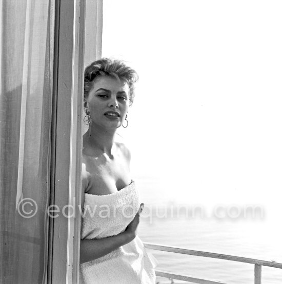 Sophia Loren on the balcony of Carlton Hotel, Cannes 1955. - Photo by Edward Quinn