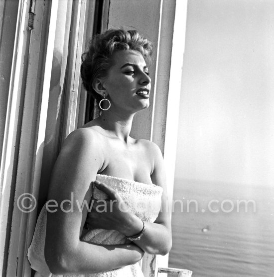 Sophia Loren on the balcony of Carlton Hotel, Cannes 1955. - Photo by Edward Quinn