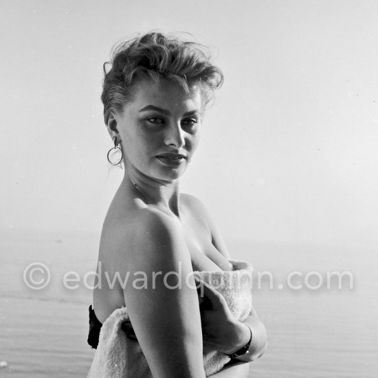 Sophia Loren on the balcony of Carlton Hotel, Cannes 1955. - Photo by Edward Quinn