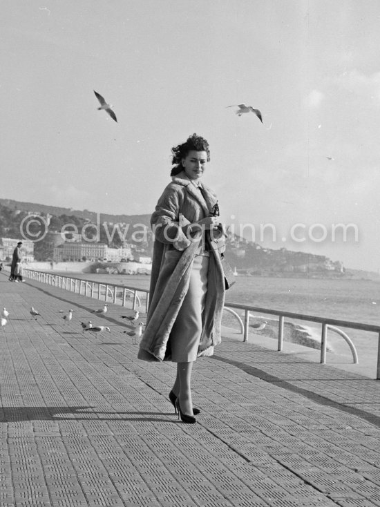 Sophia Loren. Promenade des Anglais, in front of Hotel Negresco, Nice 1957. - Photo by Edward Quinn