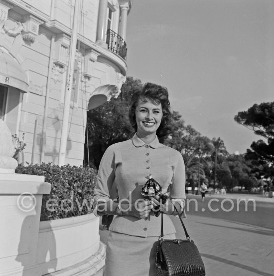 Sophia Loren. Promenade des Anglais, in front of Hotel Negresco, Nice 1957. - Photo by Edward Quinn