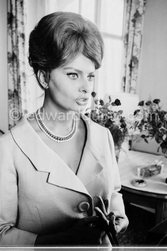 Sophia Loren. Carlton Hotel, Cannes 1961. - Photo by Edward Quinn