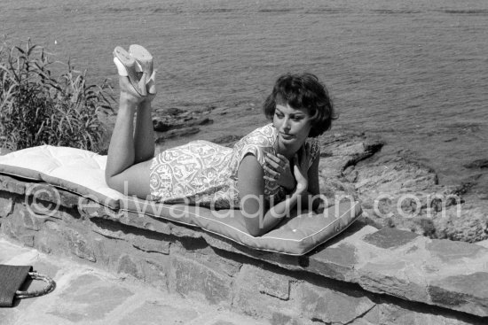 Sophia Loren on holiday in Saint-Tropez 1963. - Photo by Edward Quinn