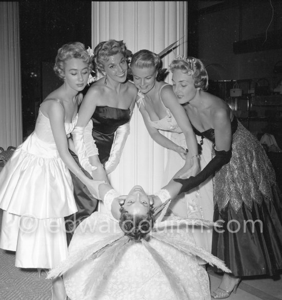 Fashion models: Lucky (middle, France’s No. 1 mannequin of Dior). Monte Carlo 1954. - Photo by Edward Quinn