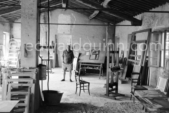 Alberto Magnelli at his studio La Ferrage, Plan-de-Grasse 1957. - Photo by Edward Quinn