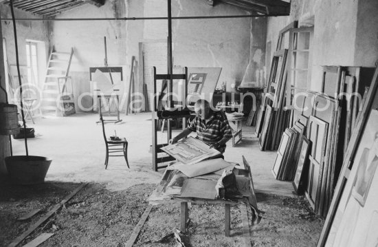 Alberto Magnelli at his studio La Ferrage, Plan-de-Grasse 1957. - Photo by Edward Quinn