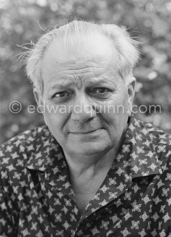 Alberto Magnelli in the garden of his studio La Ferrage, Plan-de-Grasse 1957. - Photo by Edward Quinn