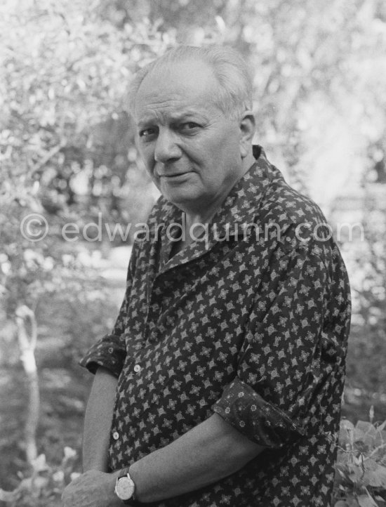 Alberto Magnelli in the garden of his studio La Ferrage, Plan-de-Grasse 1957. - Photo by Edward Quinn