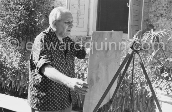 Alberto Magnelli in the garden of his studio La Ferrage, Plan-de-Grasse 1957. - Photo by Edward Quinn