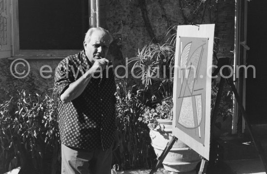 Alberto Magnelli in the garden of his studio La Ferrage, Plan-de-Grasse 1957. - Photo by Edward Quinn