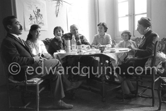 Alberto Magnelli and (from left) Michele Sapone, tailor of Pablo Picasso, his daughter Aika, Susi Magnelli, Slavka Sapone, D. di Gaetano and Mme Gerson, mother of Susi. With Picasso: "Don Quichotte", 1955. La Ferrage, Plan-de-Grasse 1957. - Photo by Edward Quinn