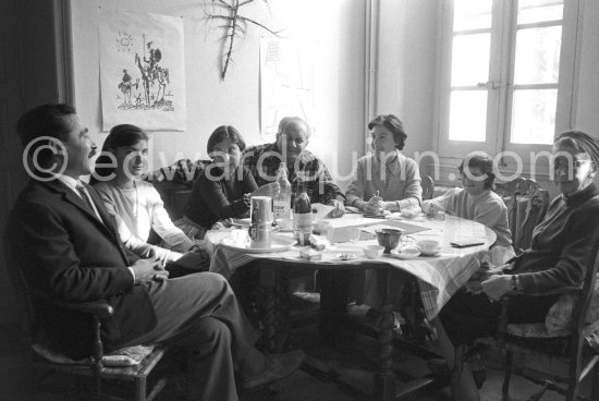 Alberto Magnelli and (from left) Michele Sapone, tailor of Pablo Picasso, his daughter Aika, Susi Magnelli, Slavka Sapone, D. di Gaetano and Mme Gerson, mother of Susi. With Picasso: "Don Quichotte", 1955. La Ferrage, Plan-de-Grasse 1957. - Photo by Edward Quinn